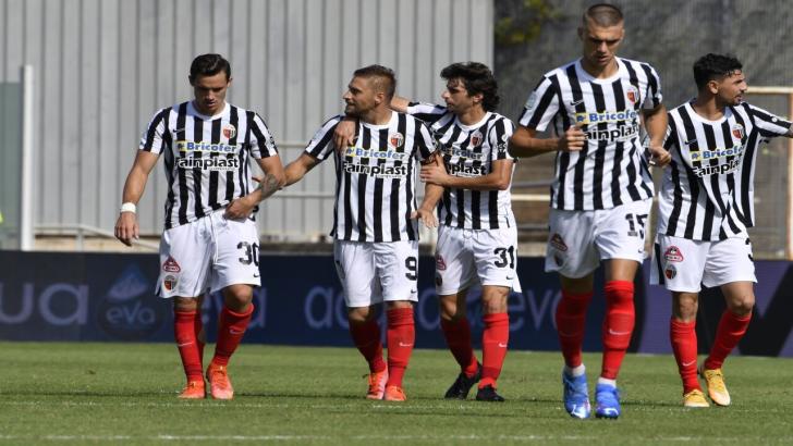 Ascoli players